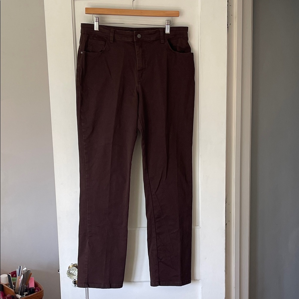 Lee Chocolate Brown jeans,high rise,stretch,boot cut. Relaxed fit. Flawless. EUC